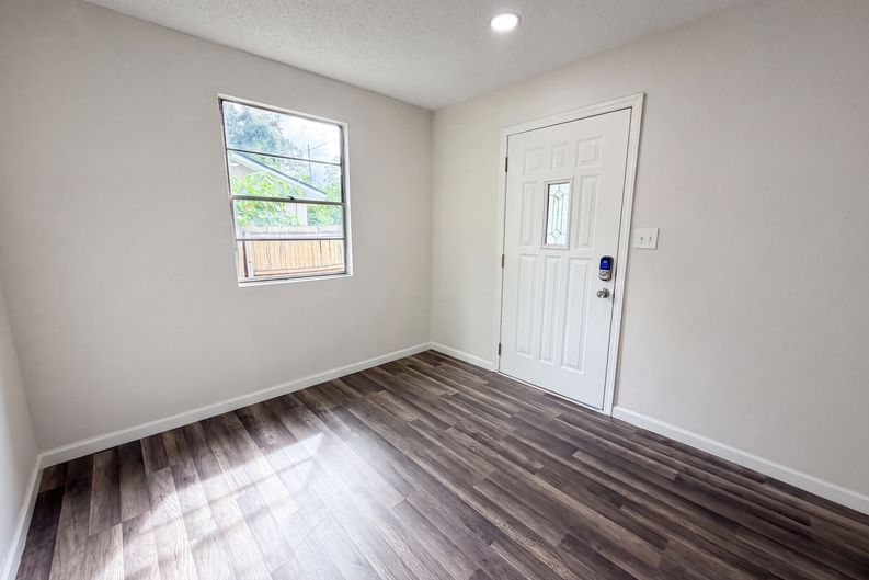 Photo 7 of 21 of 1340 Ottawa Ave, Jacksonville, FL