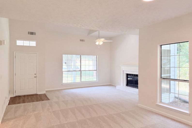 Photo 3 of 38 of 901 Lauren Kay Ct, Lawrenceville, GA