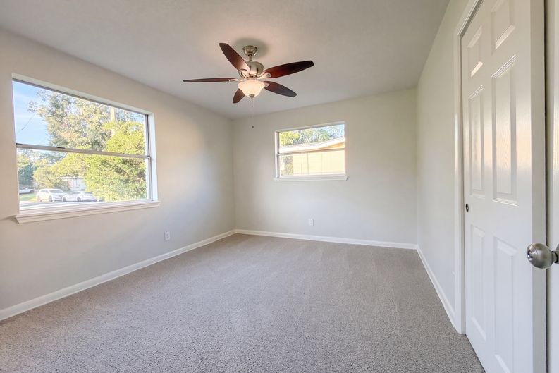 Photo 10 of 26 of 6535 Lou Dr N, Jacksonville, FL