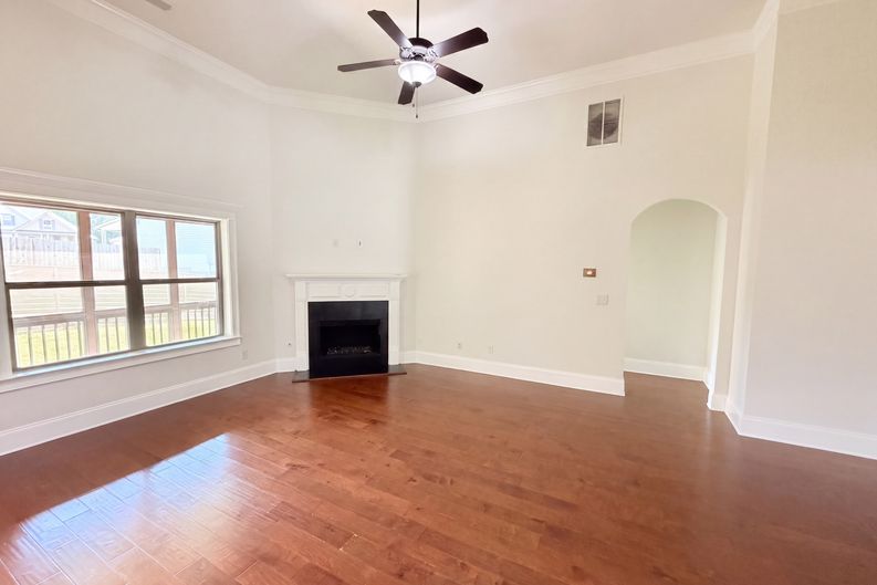Photo 8 of 24 of 115 Birchwood Ct, Loganville, GA