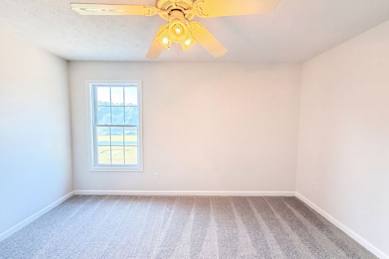 Photo 10 of 24 of 3692 Armstrong Rd, Springfield, TN