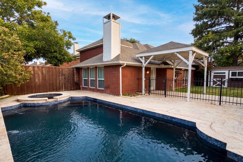 Photo 5 of 18 of 1416 Willow Wood Dr, Carrollton, TX