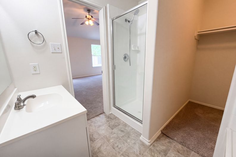 Photo 18 of 23 of 7435 Kennemer Dr, Humble, TX