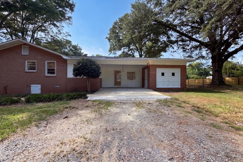 Photo 14 of 16 of 1077 Allendale Cir, Rock Hill, SC