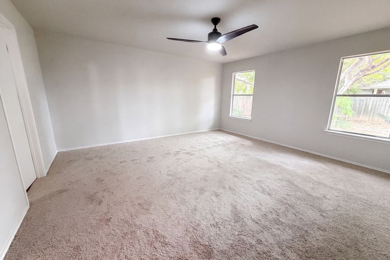 Photo 4 of 16 of 616 Barbara Way, Bastrop, TX