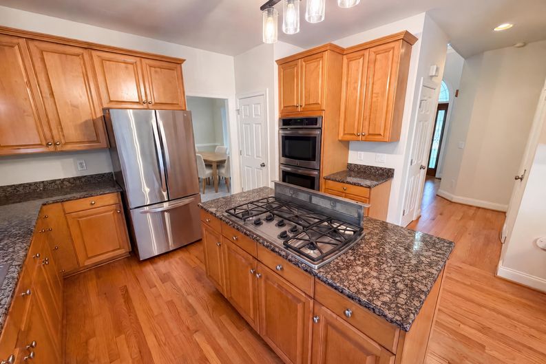 Photo 13 of 33 of 10124 Windtree Ln, Charlotte, NC
