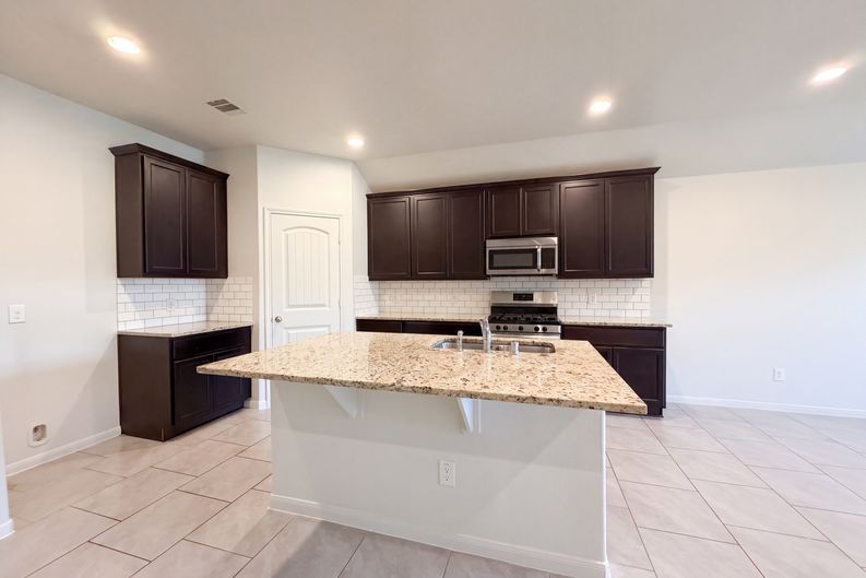 Photo 8 of 16 of 8126 Gambrel Way, Rosharon, TX
