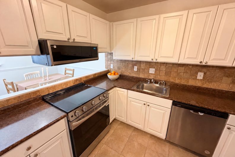 Photo 11 of 20 of 1625 Merry Oaks Rd, Charlotte, NC