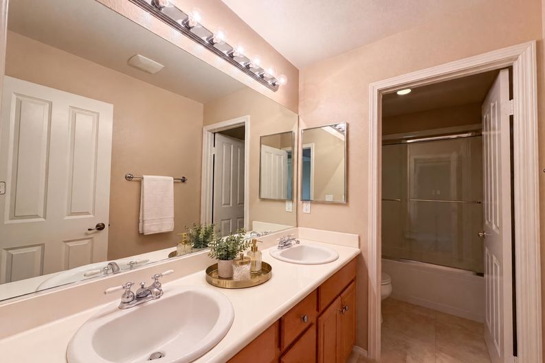 Photo 21 of 32 of 17780 Sweetgum Ln, Canyon Country, CA