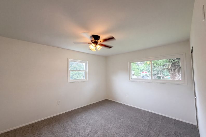 Photo 22 of 32 of 13512 Fitzhugh Ln, Woodbridge, VA