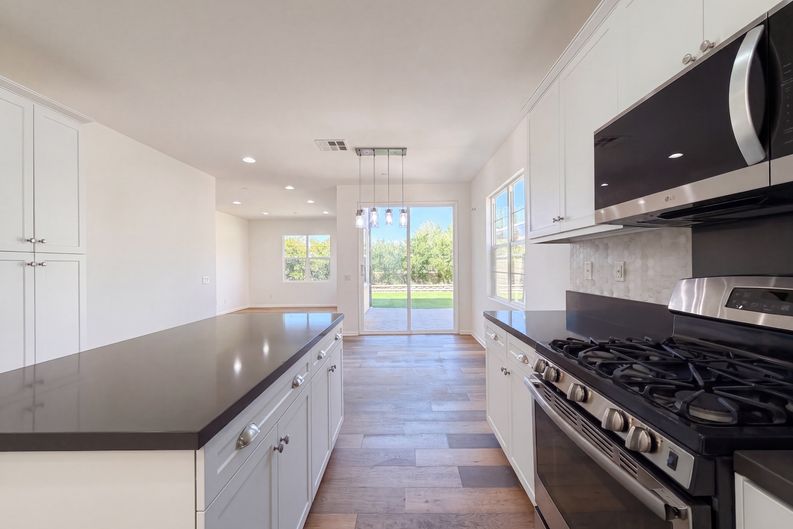 Photo 11 of 31 of 21981 Propello Dr, Santa Clarita, CA