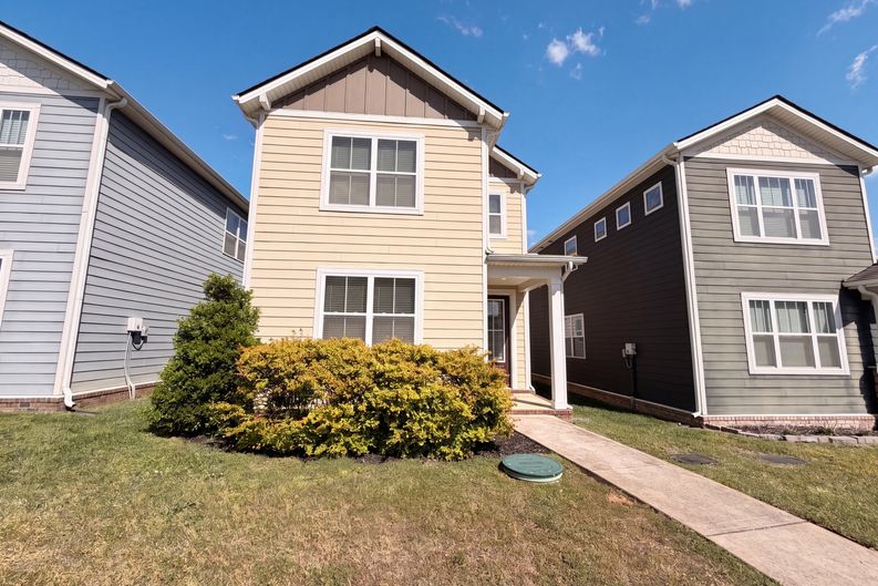 Photo 12 of 21 of 415 Prestige Ct, Pleasant View, TN