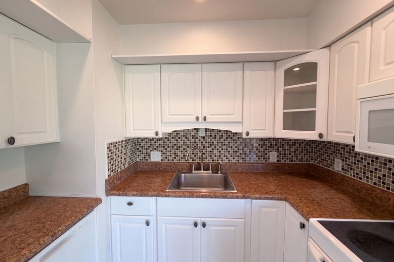 Photo 8 of 30 of 509 Clearfield Rd, Brandon, FL