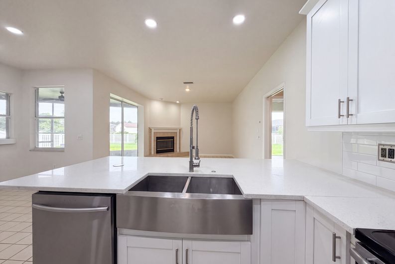 Photo 6 of 28 of 12919 Prestwick Dr, Riverview, FL
