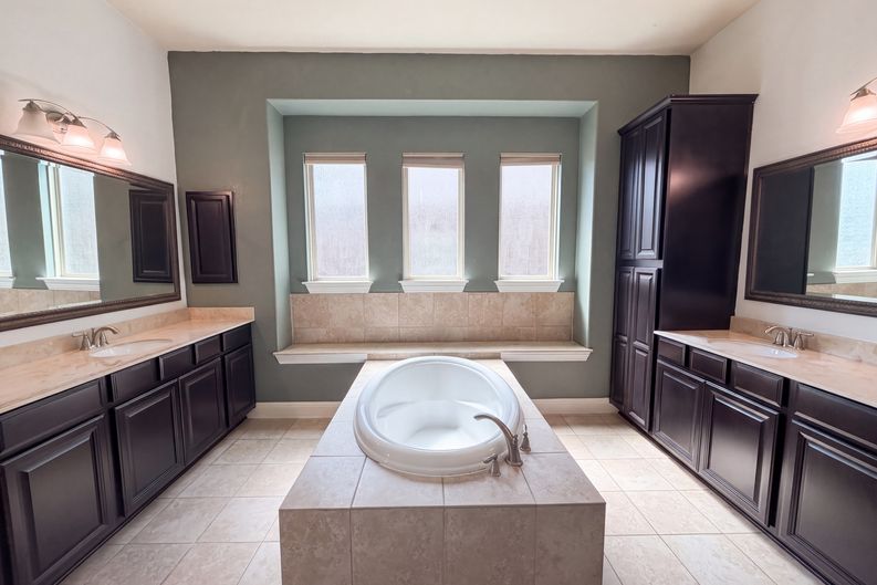 Photo 13 of 21 of 122 Bluehaw Dr, Georgetown, TX
