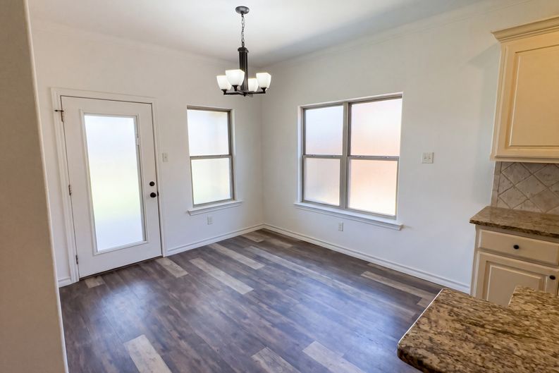 Photo 6 of 27 of 8809 10th St, Lubbock, TX
