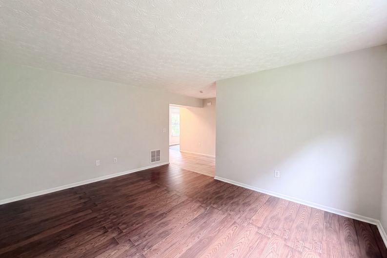 Photo 17 of 25 of 4213 Mallard Dr, Batavia, OH