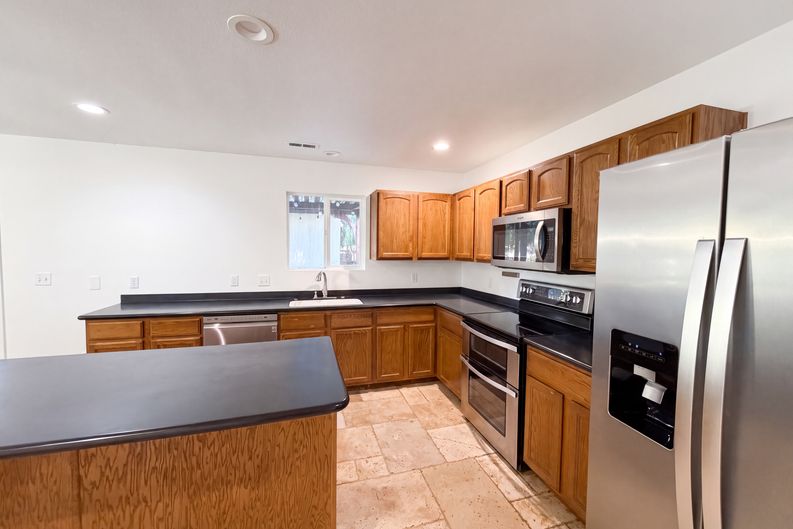 Photo 7 of 26 of 866 S 1580 W, Lehi, UT