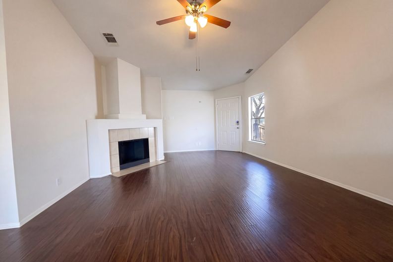 Photo 3 of 16 of 15009 Winter View Dr, San Antonio, TX