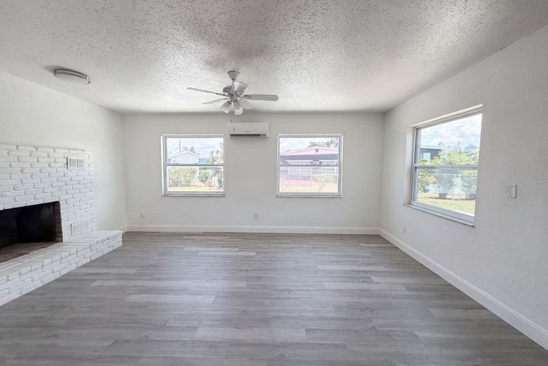 Photo 9 of 26 of 21530 Glendale Ave, Port Charlotte, FL