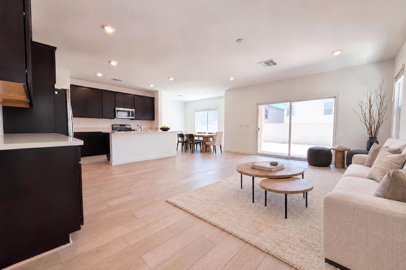 Photo 3 of 19 of 8373 W Rochelle Ave, Las Vegas, NV