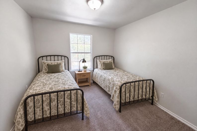 Photo 11 of 17 of 1555 Parkfield Cir, Round Rock, TX