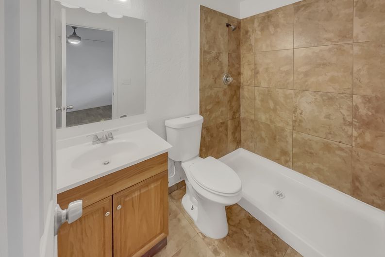 Photo 13 of 20 of 13628 N 40th Dr, Phoenix, AZ