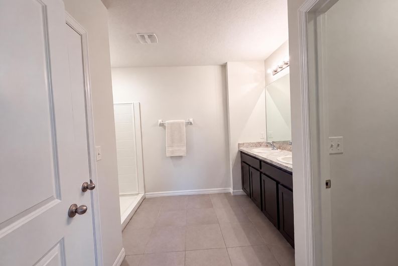 Photo 13 of 30 of 16805 Trite Bend St, Wimauma, FL