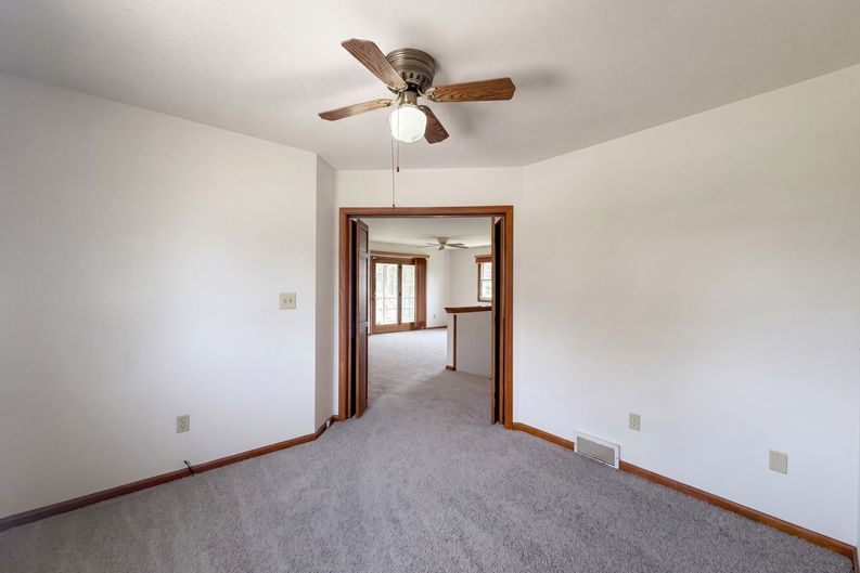 Photo 11 of 31 of 610 Executive Blvd, Delaware, OH