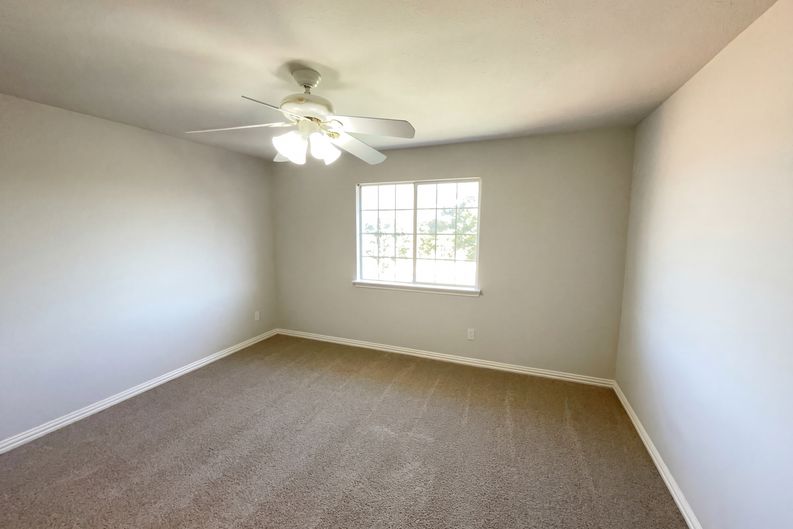 Photo 6 of 23 of 3421 Sandy Trail Ln, Plano, TX