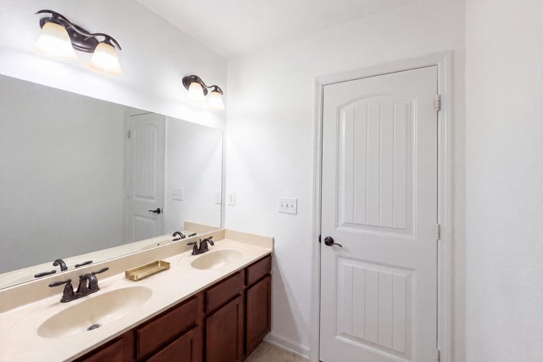 Photo 20 of 26 of 172 Bermuda Lakes Dr, Meridianville, AL