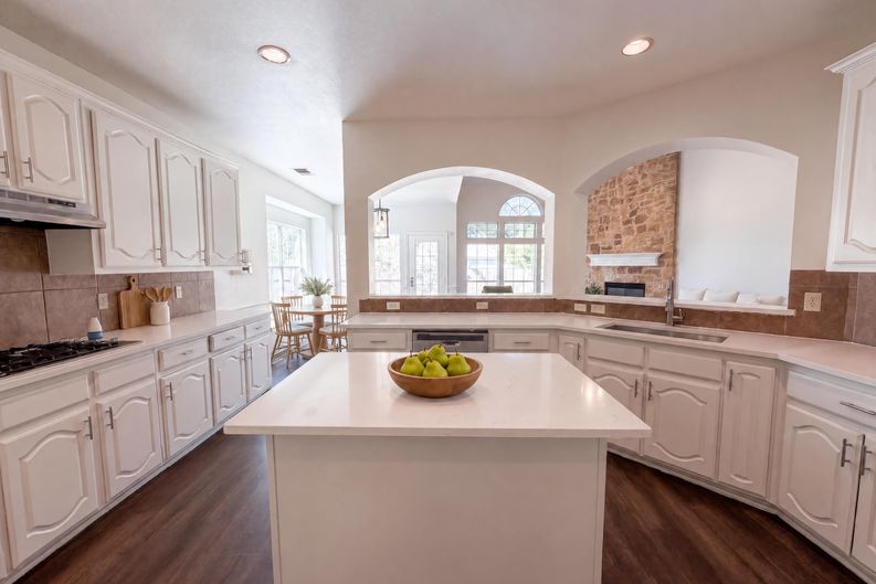 Photo 11 of 29 of 1803 High Meadow St, Glenn Heights, TX
