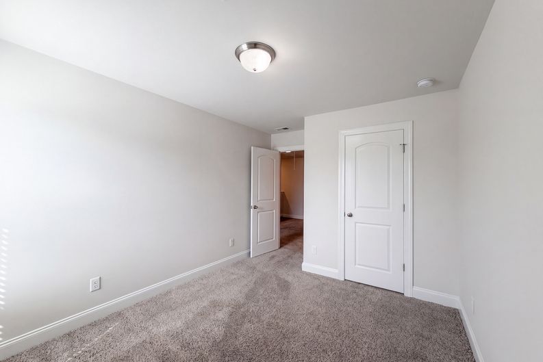 Photo 12 of 21 of 952 Oak Ridge Ln, Columbia, TN