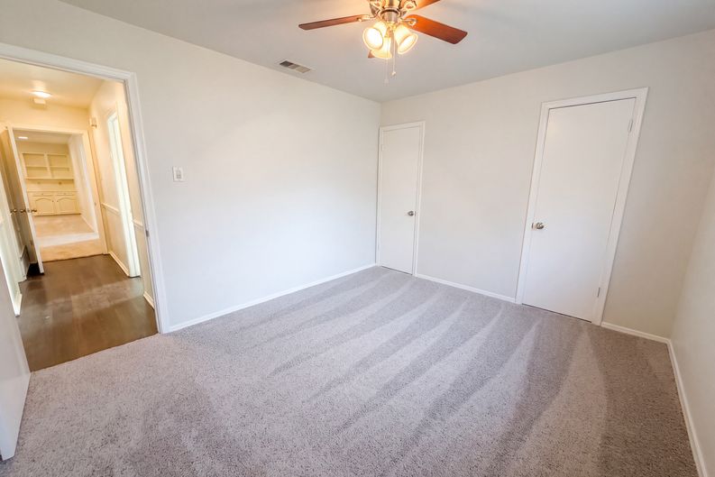 Photo 16 of 24 of 821 Glen Oaks Blvd, Dallas, TX