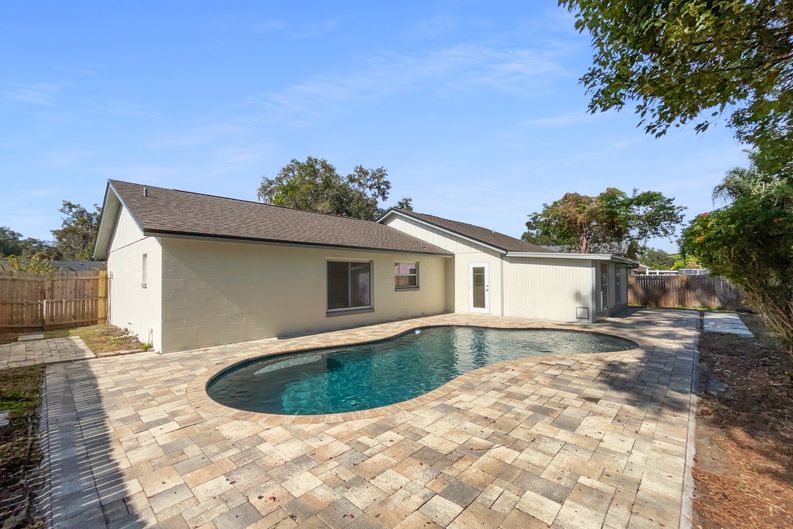 Photo 5 of 22 of 831 Haulover Dr, Altamonte Springs, FL