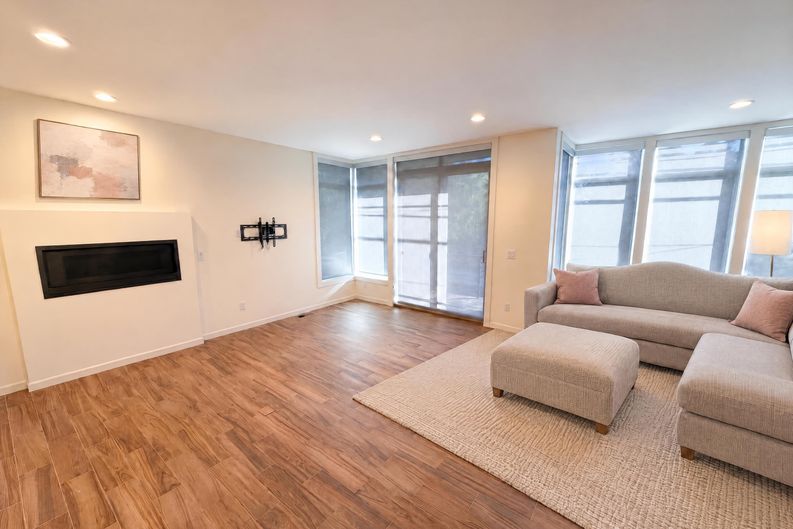 Photo 3 of 21 of 3009 Harbor Ave SW, Seattle, WA