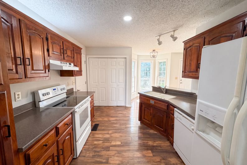 Photo 7 of 27 of 518 Glenfield Cir, Maryville, TN