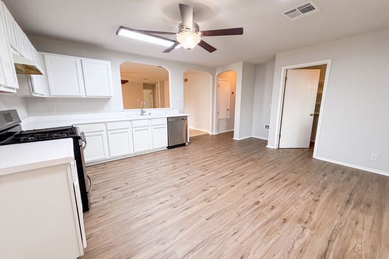 Photo 6 of 16 of 616 Barbara Way, Bastrop, TX