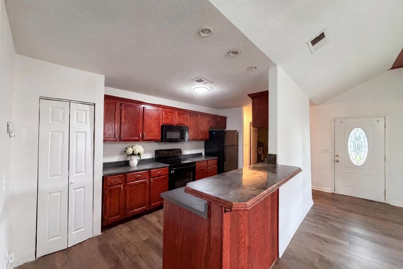 Photo 7 of 17 of 905 S Butler Ter, Harrisonville, MO