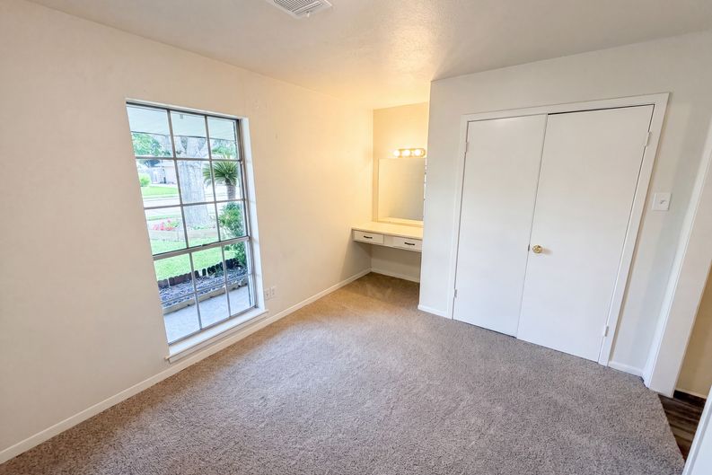 Photo 16 of 26 of 910 Luella Ave, Deer Park, TX
