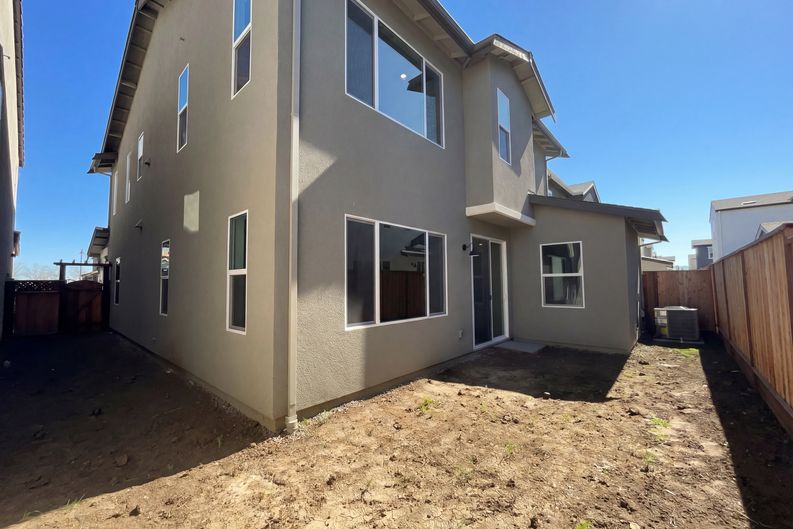 Photo 7 of 36 of 441 N Paso Robles Dr, Tracy, CA