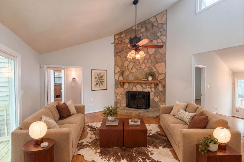 Photo 7 of 21 of 3143 Chase Ct SW, Marietta, GA