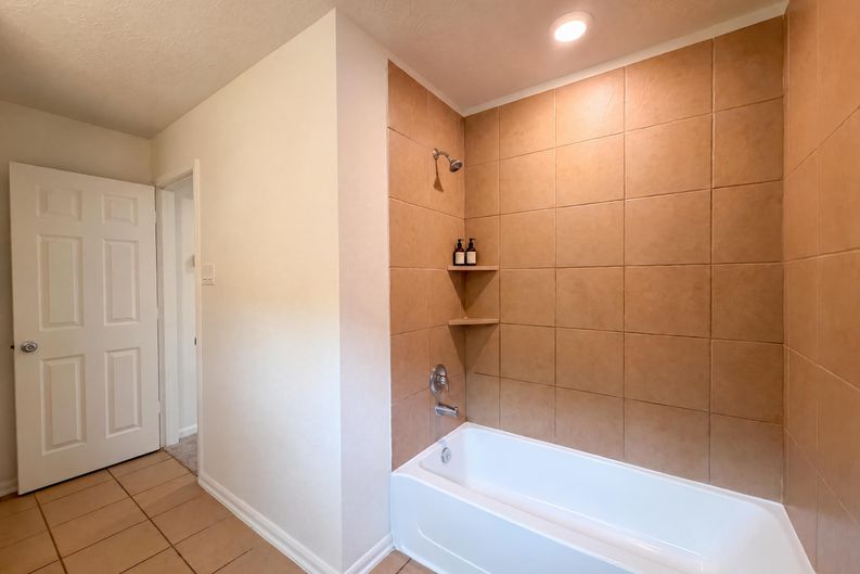 Photo 14 of 18 of 15835 Copper Oak Ln, Houston, TX
