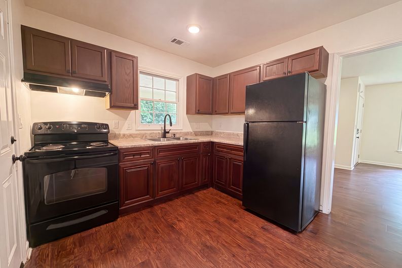 Photo 14 of 18 of 856 Glenway Dr, Atlanta, GA