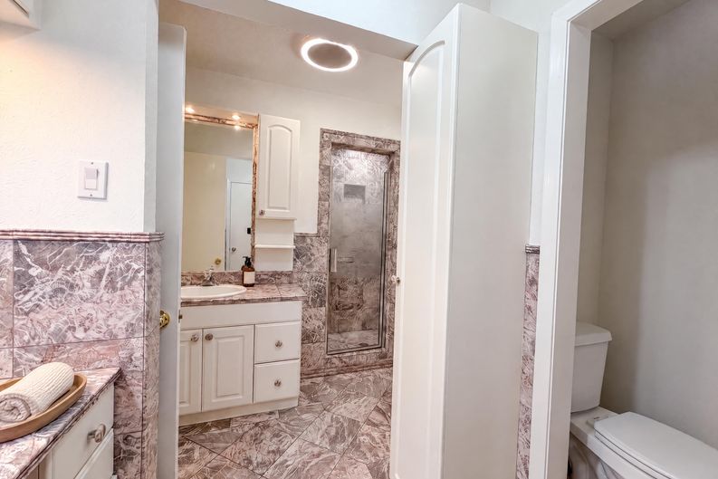 Photo 19 of 24 of 725 Ridgecrest Dr, Irving, TX