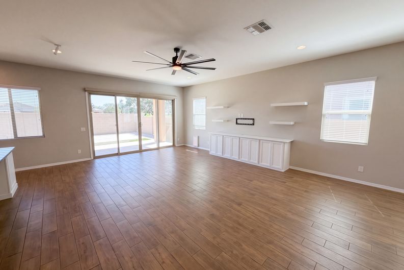 Photo 3 of 55 of 4511 N 93rd Dr, Phoenix, AZ
