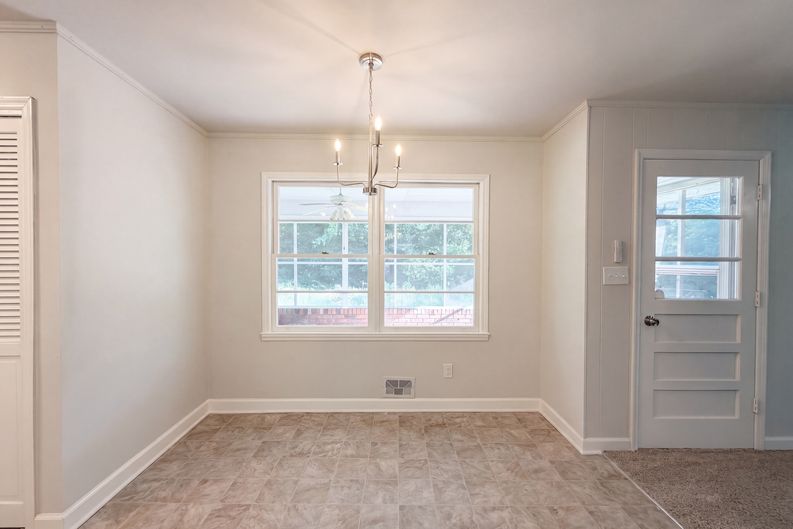 Photo 9 of 34 of 3091 Beechwood Dr, Lithia Springs, GA