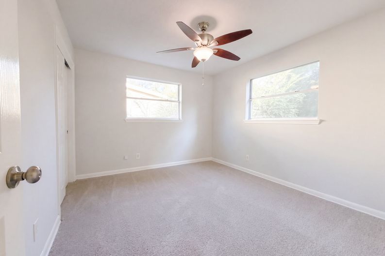 Photo 13 of 26 of 6535 Lou Dr N, Jacksonville, FL