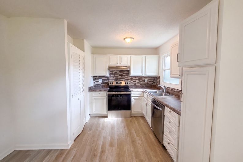 Photo 11 of 22 of 11121 Herrick Ave, Kansas City, MO