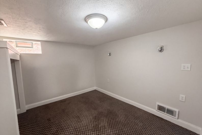 Photo 22 of 40 of 2790 Azelda St, Columbus, OH
